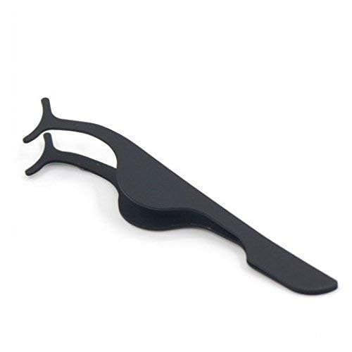 EIAKE remover clip demonstrates safe lash removal without pulling natural lashes.