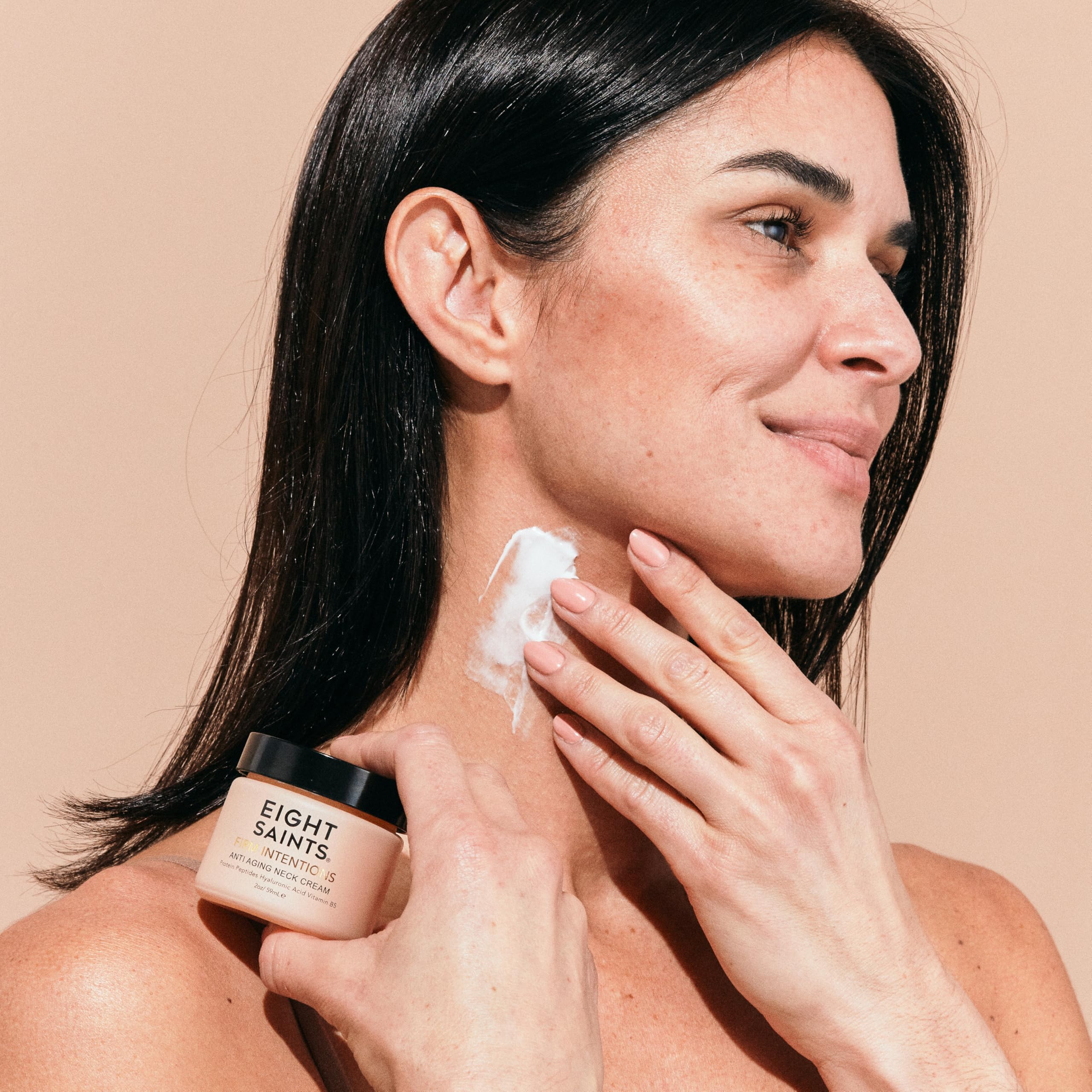 Eight Saints vitamin B5 and hyaluronic acid visuals highlight hydration and plumpness benefits
