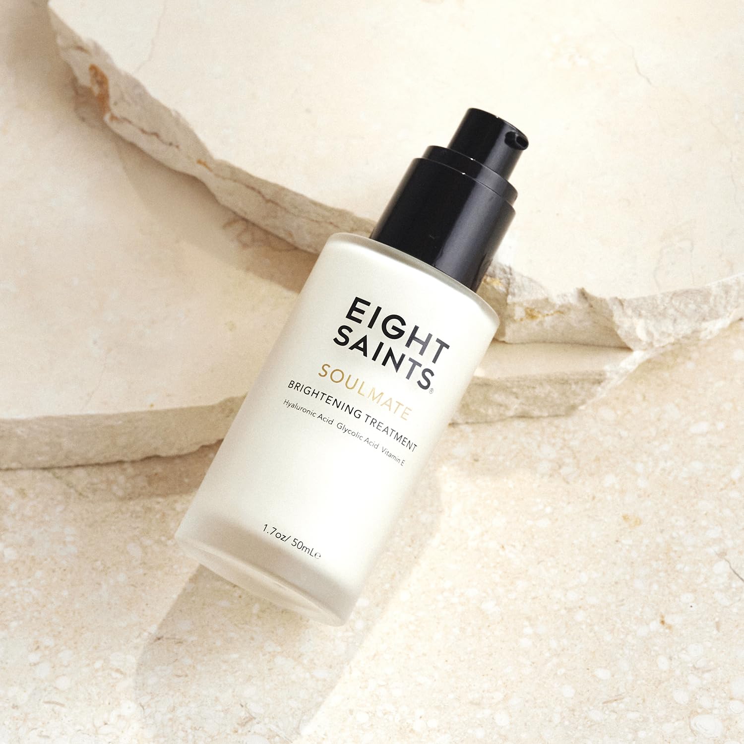 Eight Saints Soulmate hyaluronic acid glow highlights deep hydration and plumpness.