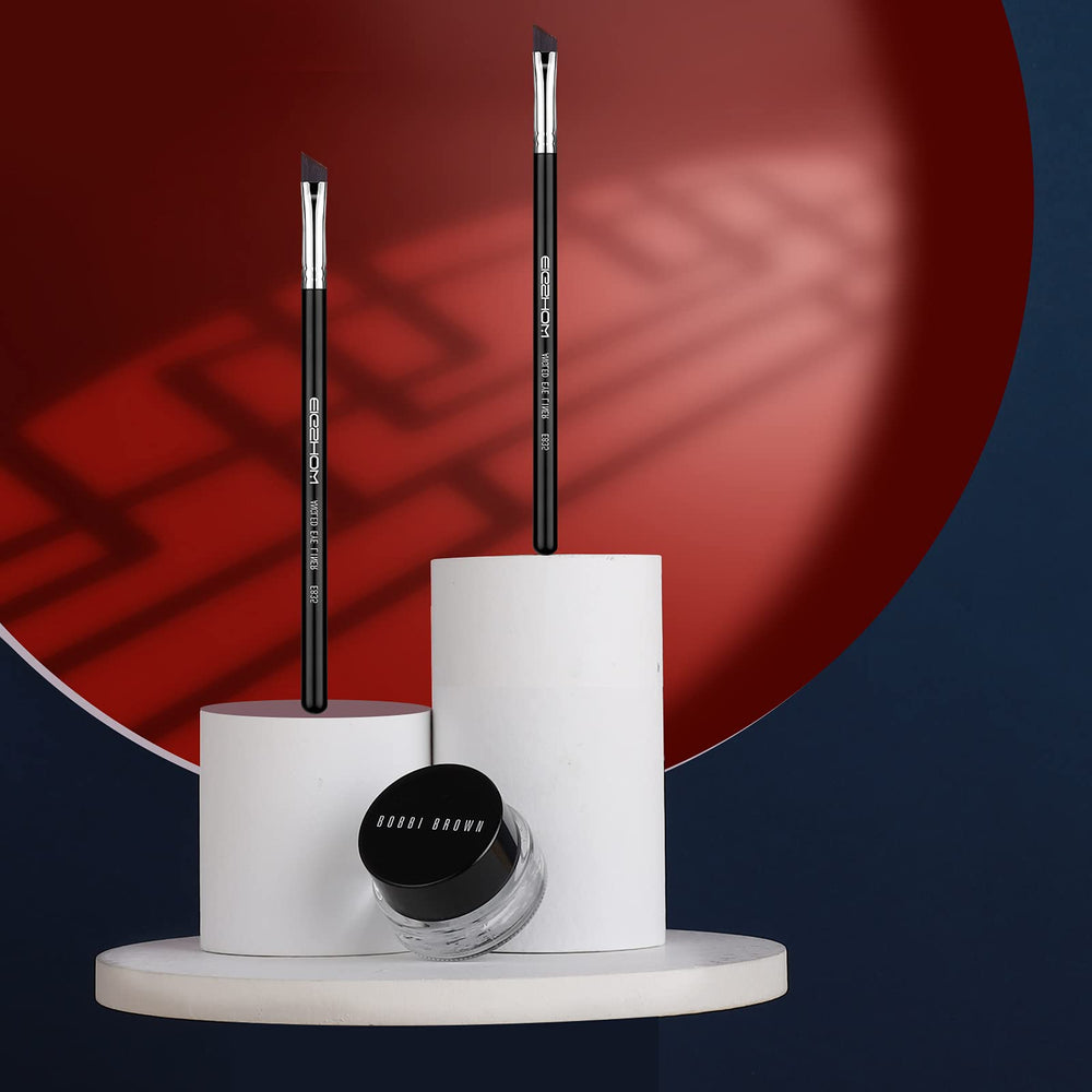 EIGSHOW Eyeliner Brush two-piece set showcases premium craftsmanship and versatility.