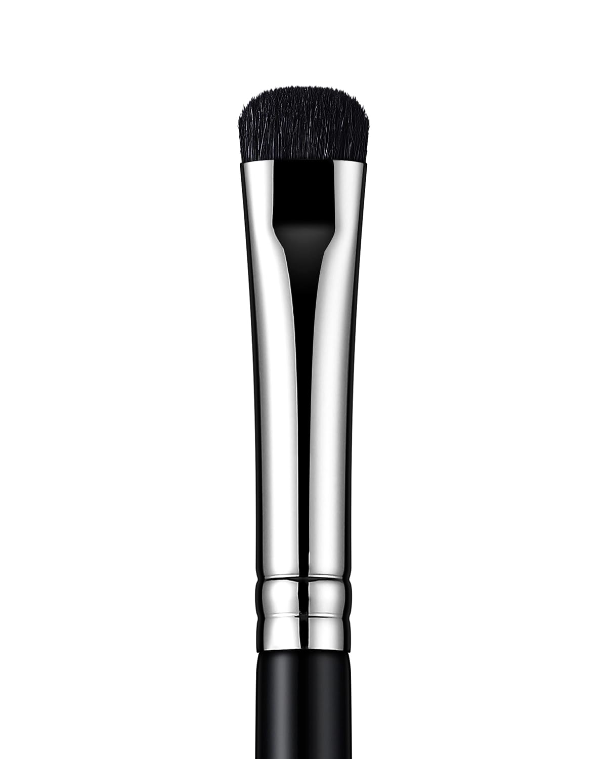 EIGSHOW Eyeshadow Smudge Brush curved tip smooths color along lash line for smoky looks.