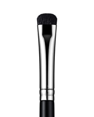 EIGSHOW Eyeshadow Smudge Brush curved tip smooths color along lash line for smoky looks.