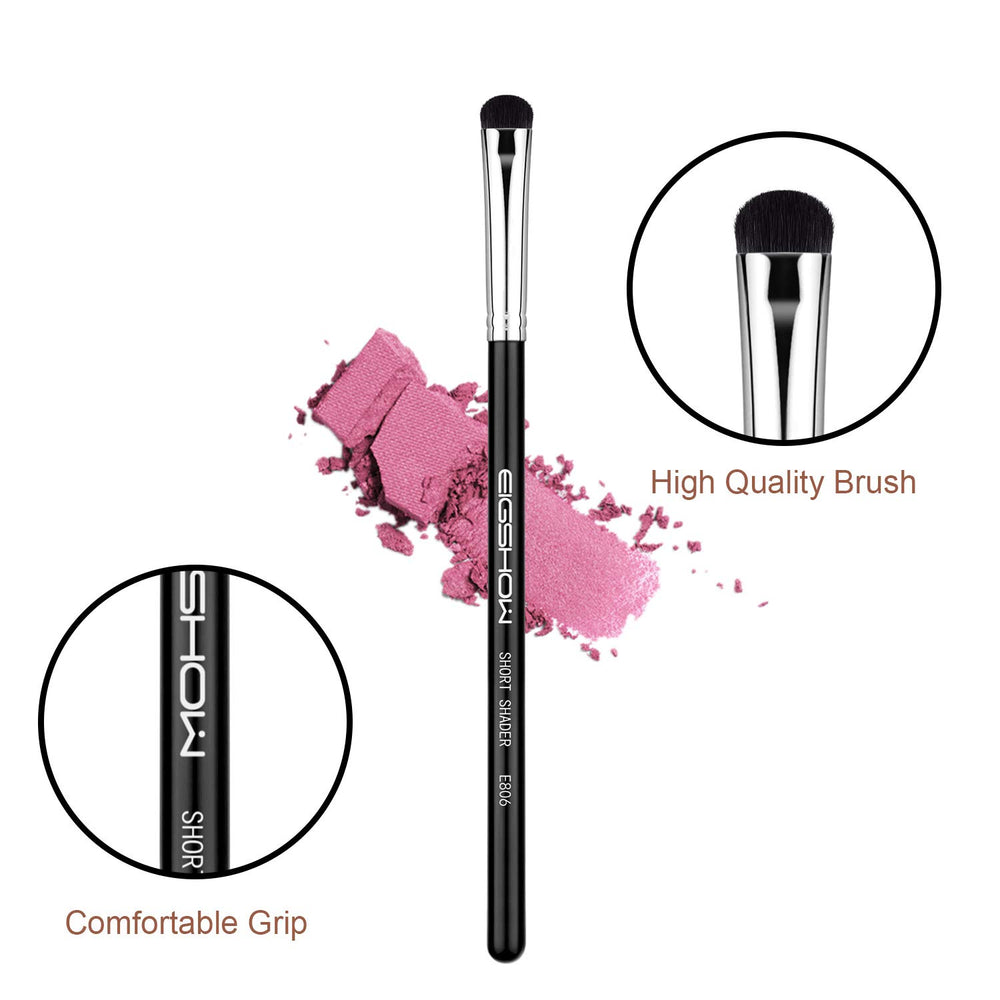 EIGSHOW Eyeshadow Smudge Brush short curved bristles deliver precise color for blending.