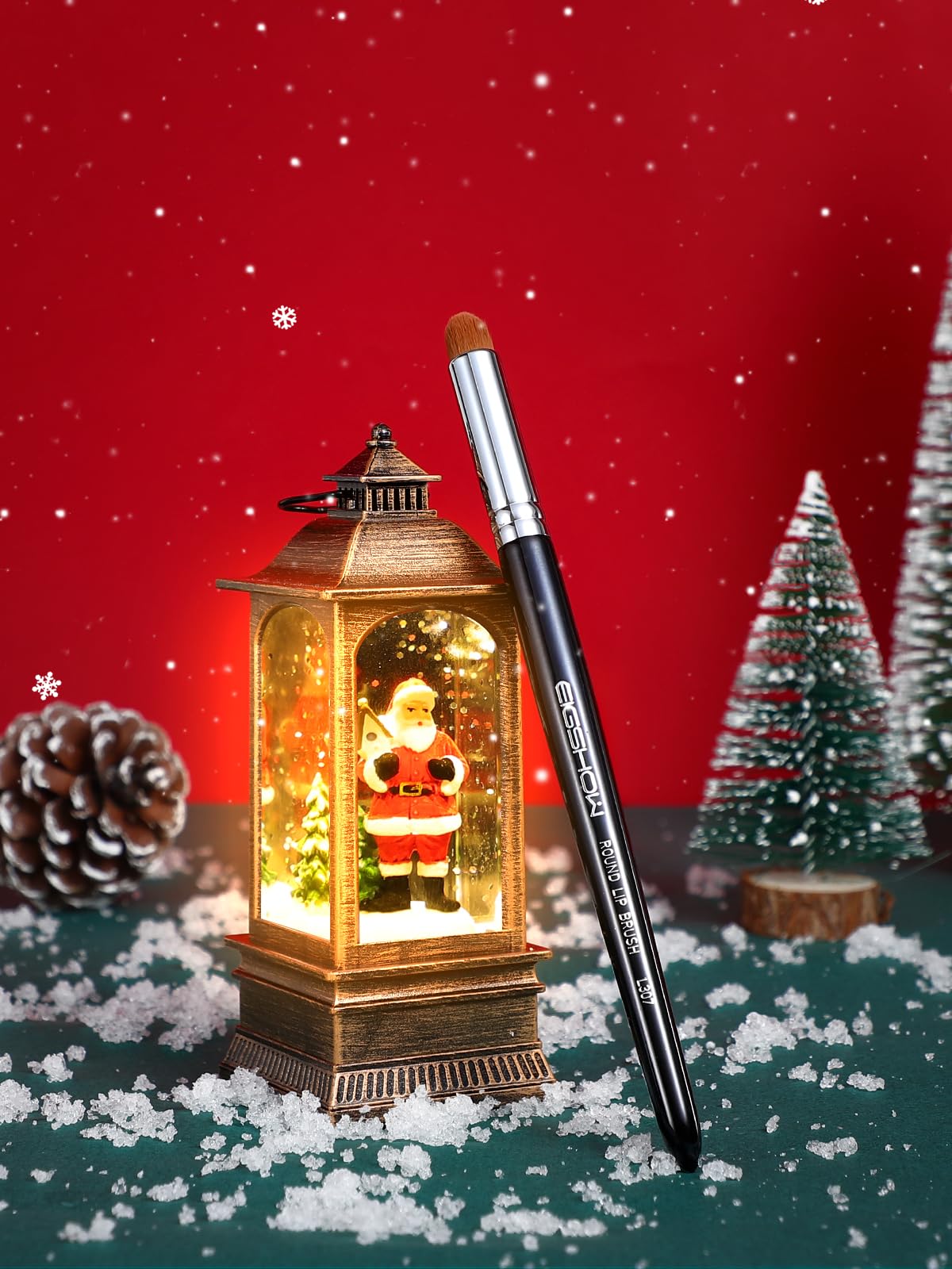 EIGSHOW Lip Brush multi-use beauty tool ideal for shaping lips and blending concealer