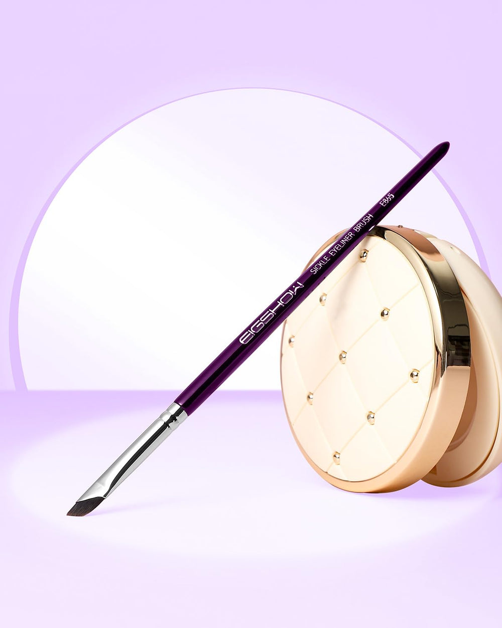 EIGSHOW premium synthetic bristles glide softly across lids for smooth lines.