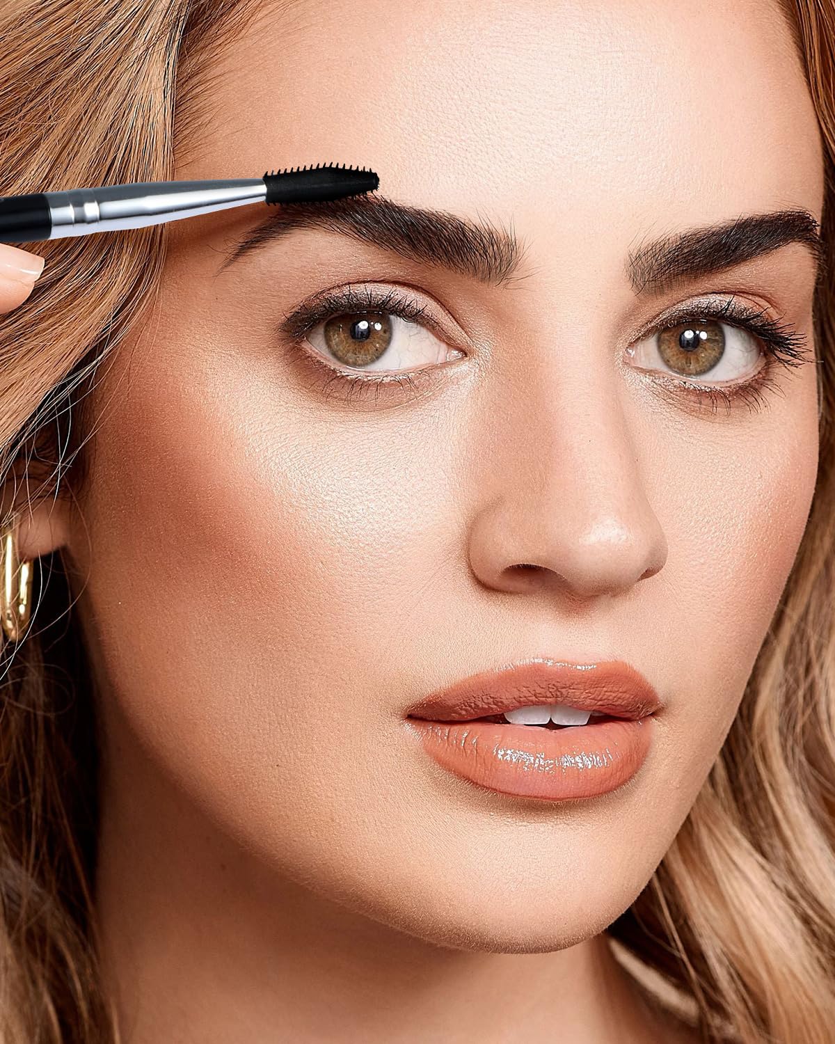 EIGSHOW travel-friendly brow brush remains durable during travel adventures