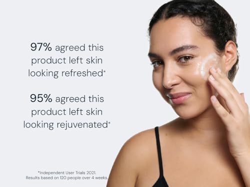 ELEMIS Pro-Collagen Energising Marine Cleanser gel texture closeup highlights cooling, quick-clean sensation
