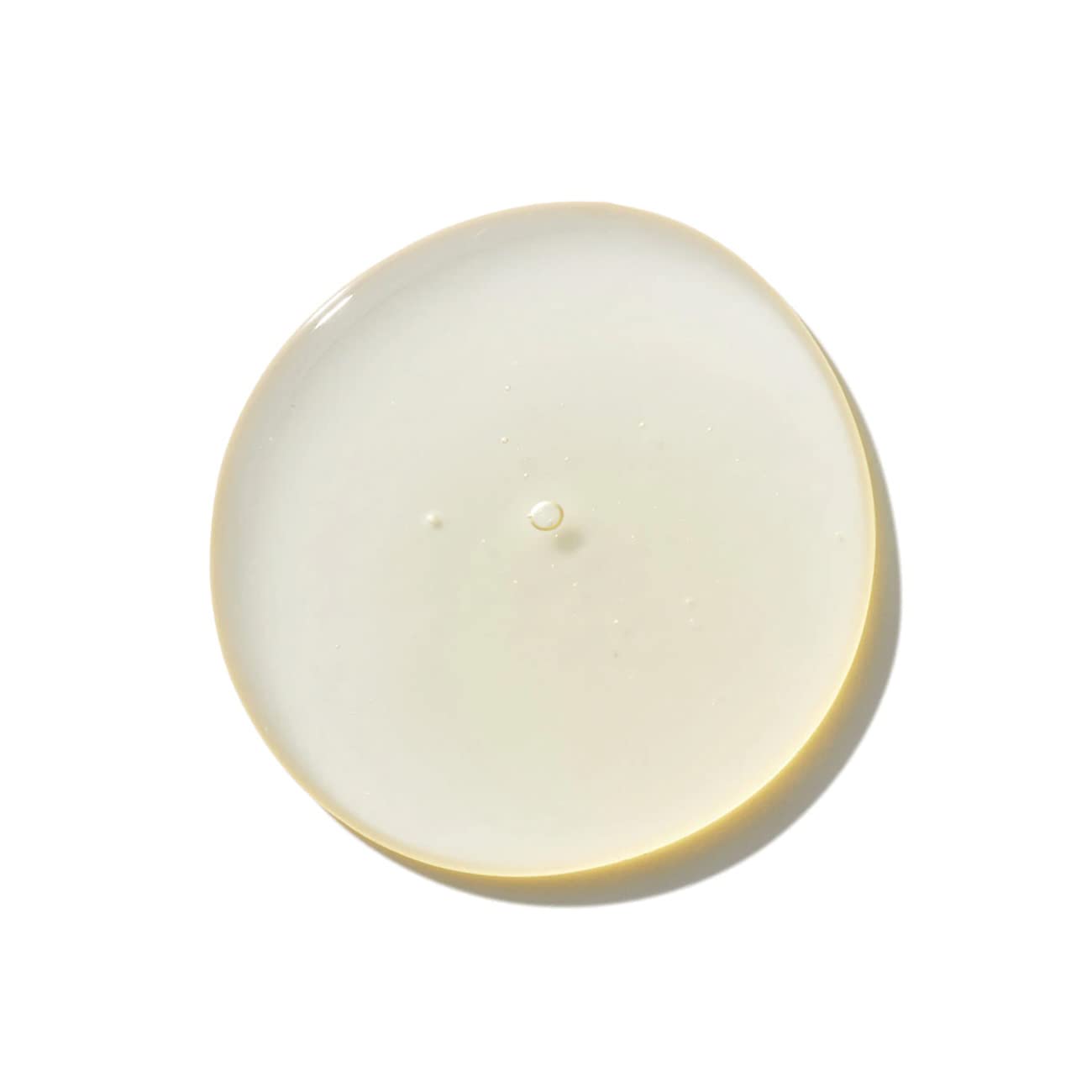ELEVEN AUSTRALIA Deep Clean shampoo lather demonstrates cleansing action and scalp purifying benefits.