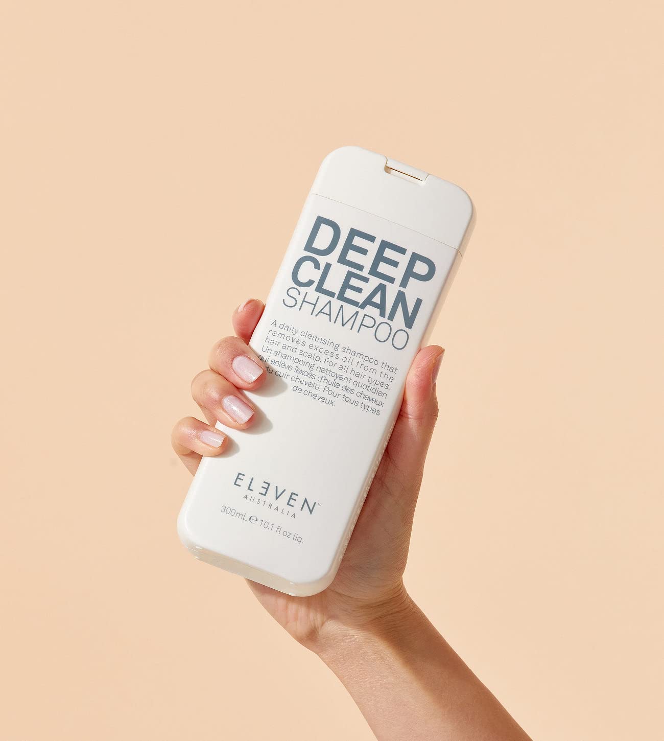 ELEVEN AUSTRALIA Deep Clean shampoo pour highlights sulfate-free formula for all hair types.