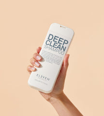 ELEVEN AUSTRALIA Deep Clean shampoo pour highlights sulfate-free formula for all hair types.