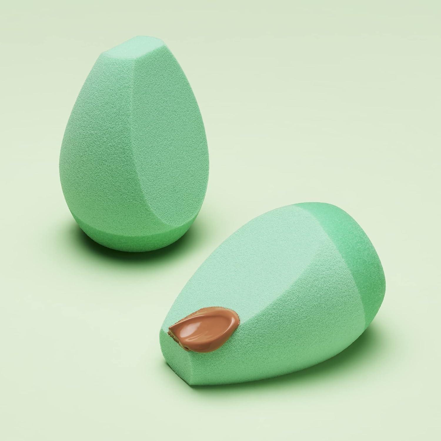 e.l.f. angled silicone face sponge foundation bottom provides smooth, non-absorbent application.