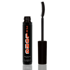 Elizabeth Mott mascara on lashes delivering smudge-proof water-resistant wear