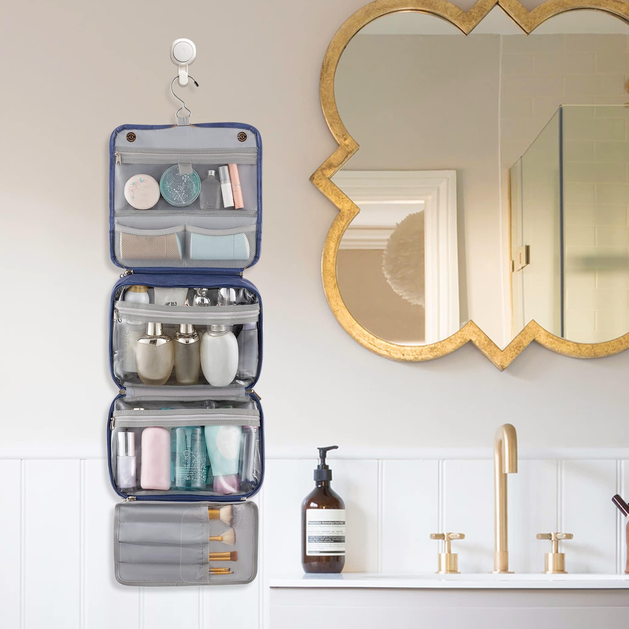 Elviros hanging toiletry bag middle compartments show visible PVC for quick item checks