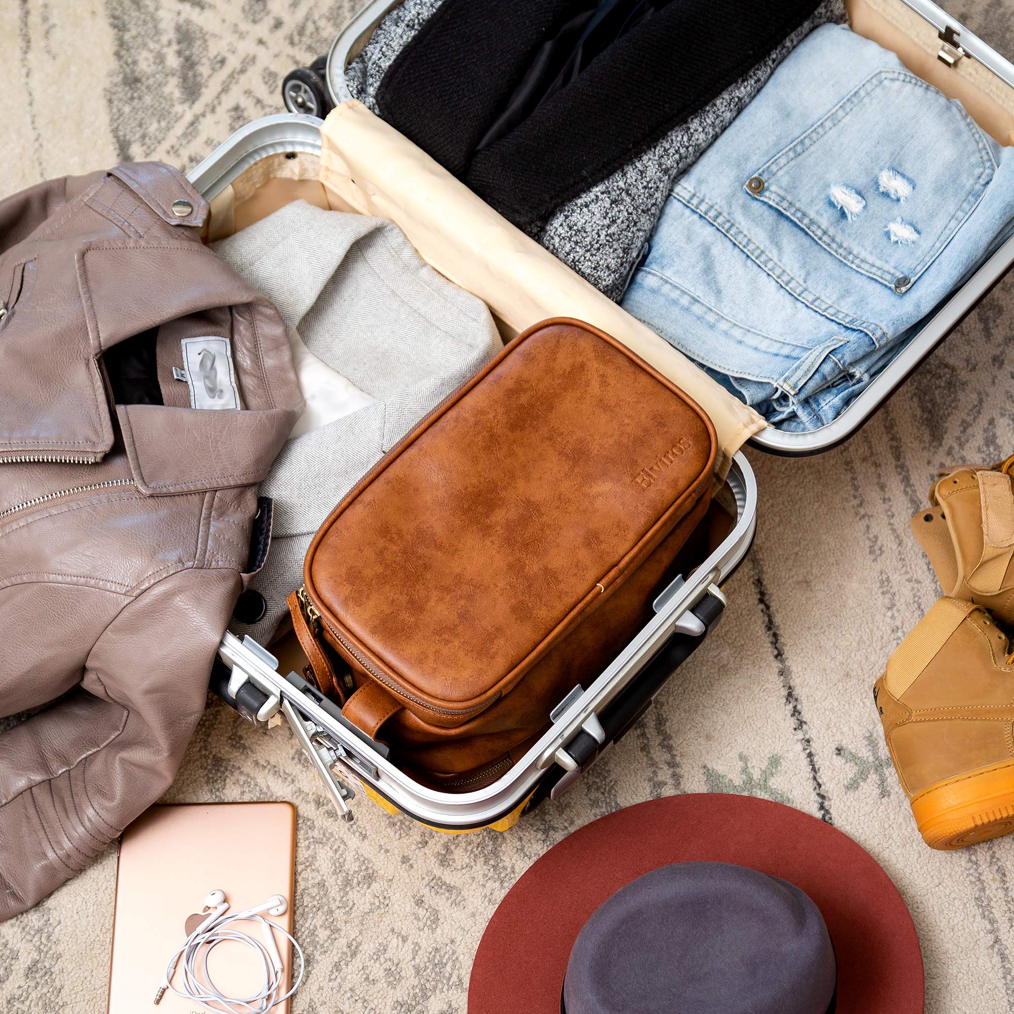 Elviros Toiletry Bag interior compartments for neat organization