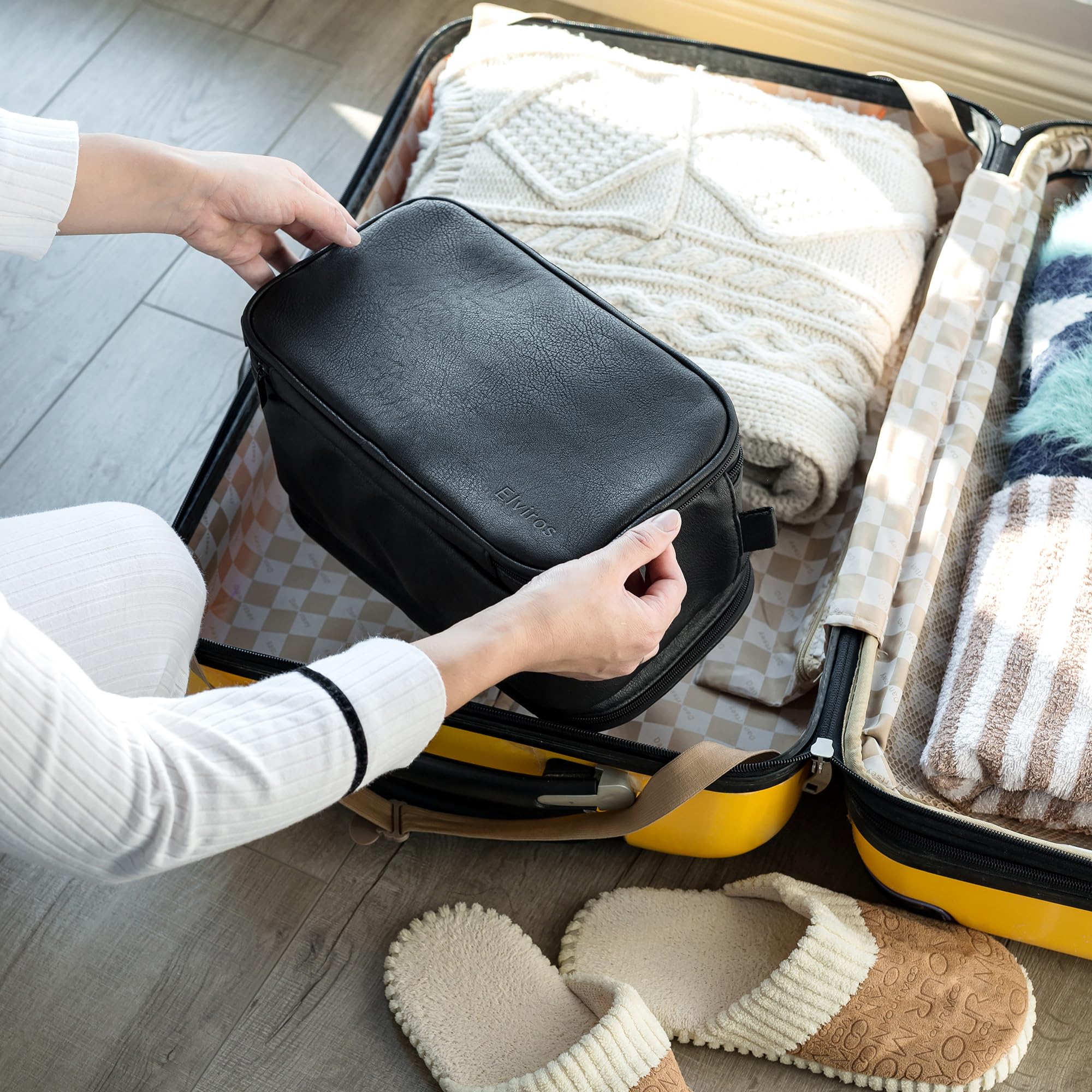 Elviros bag highlights wet-dry compartments for separating moisture-prone items.