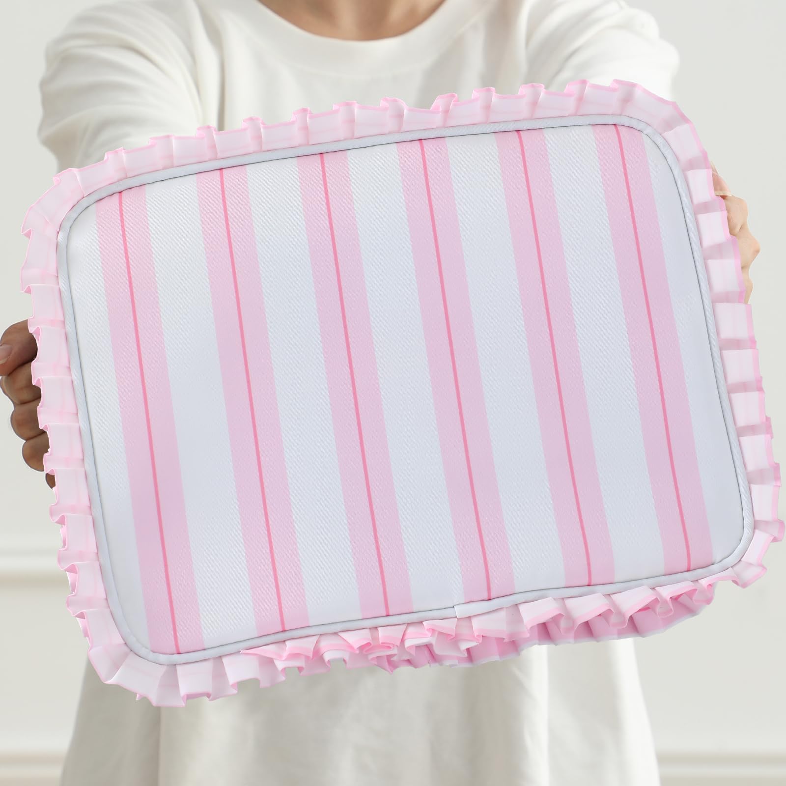 Embrunioice gift-ready-makeup-bag makes a thoughtful present.