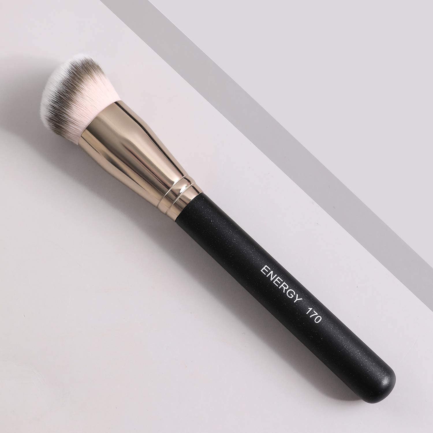 ENERGY Foundation Brush 170 ideal for contouring, blush, and bronzer applications.