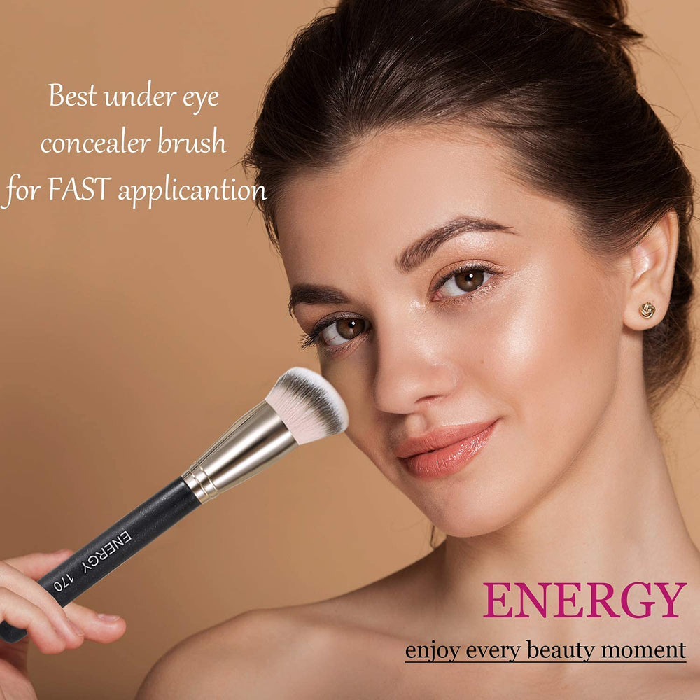 ENERGY Foundation Brush 170 easy-to-clean design maintains softness and performance.