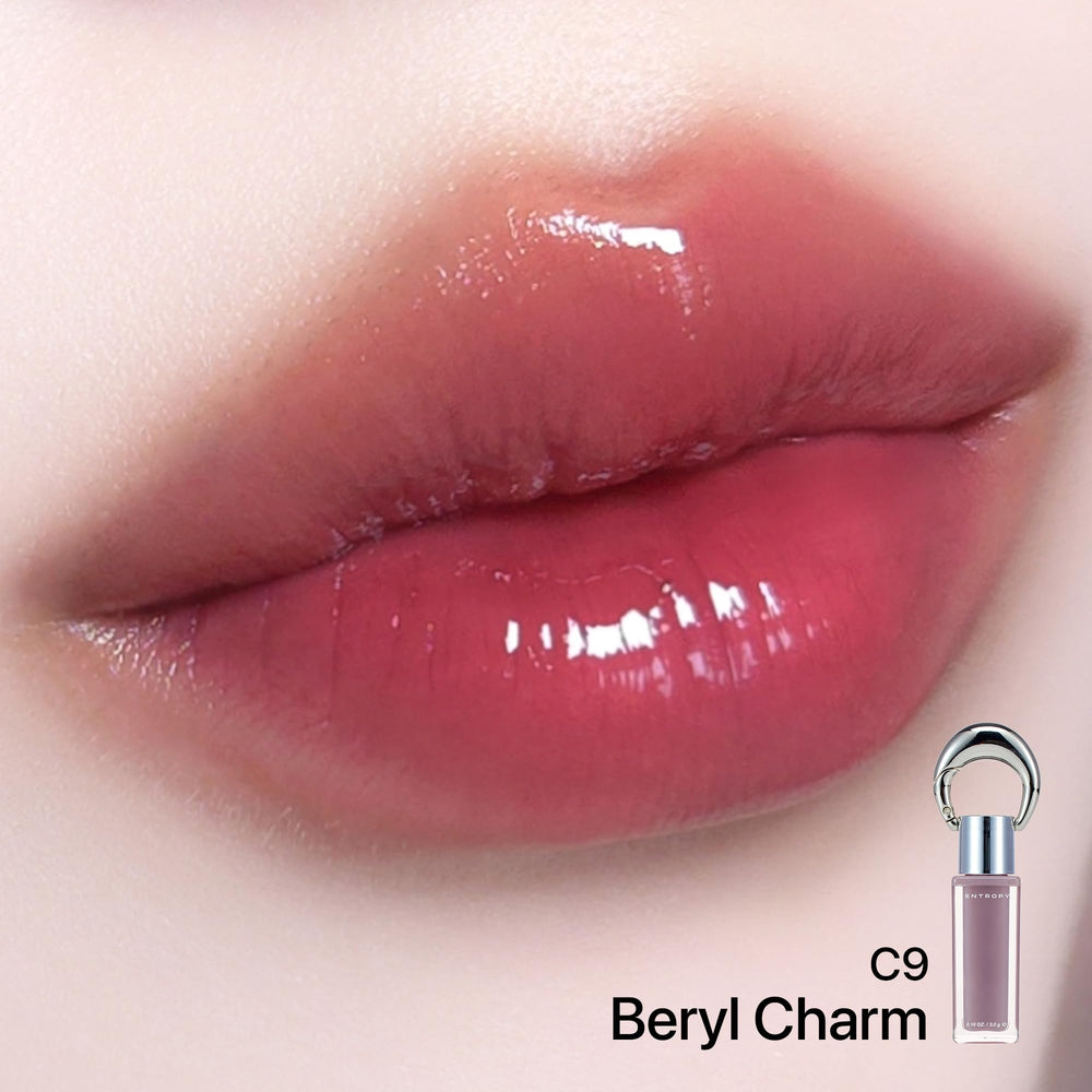 Entropy Make Up dewy finish glow captured in a glossy, no-greasy look.