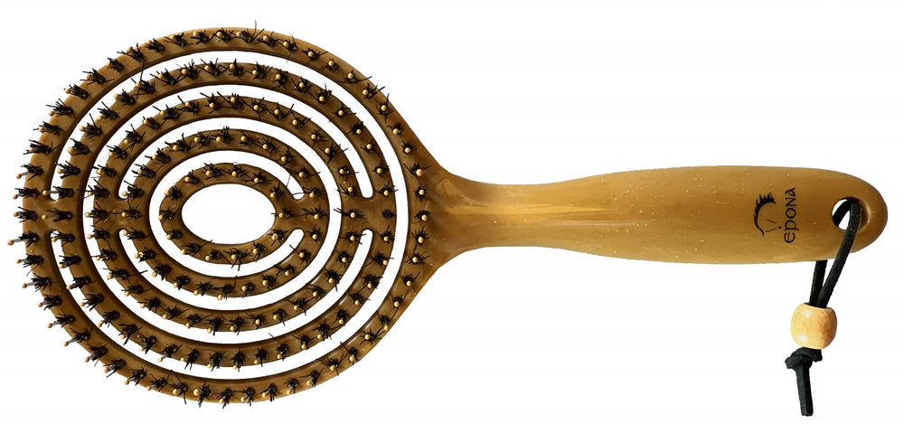 Epona Queen's Brush Wheat bristles in action detangle and smooth the coat.