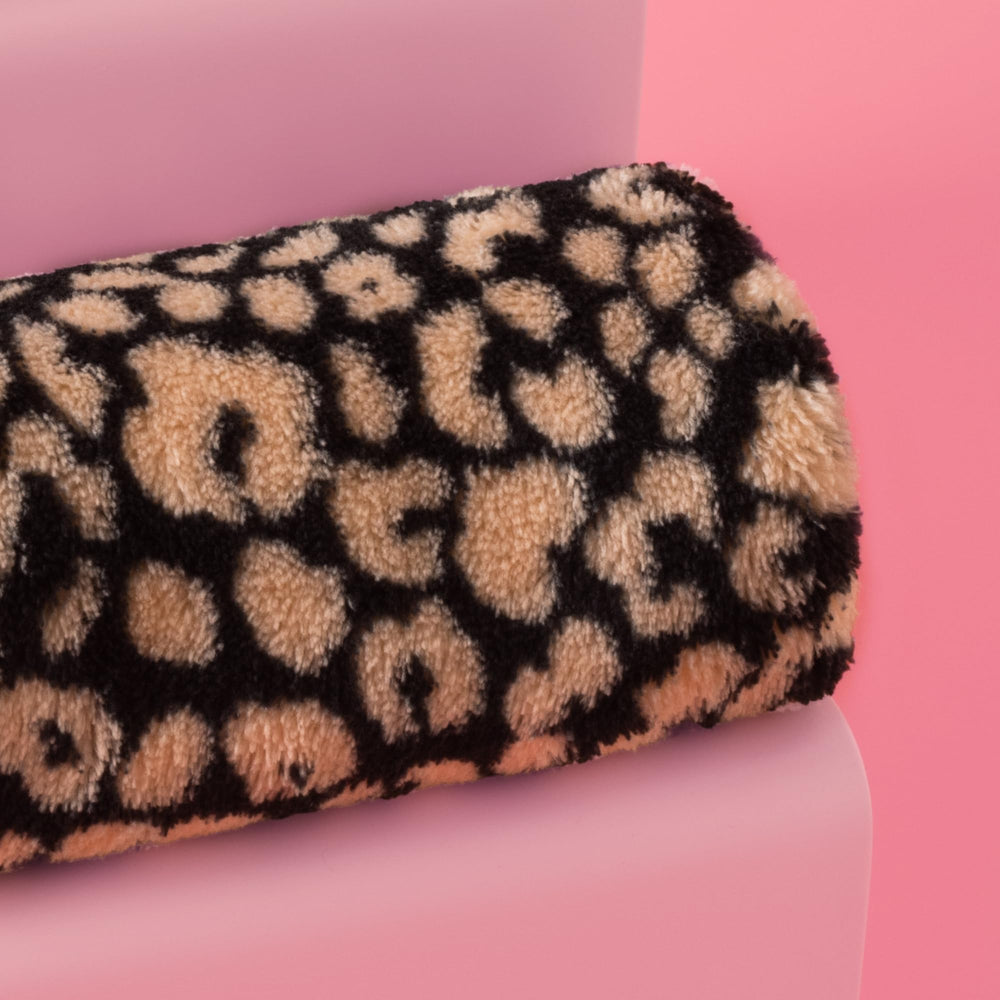 ERASE YOUR FACE cloth used with warm water for circular cleansing motion