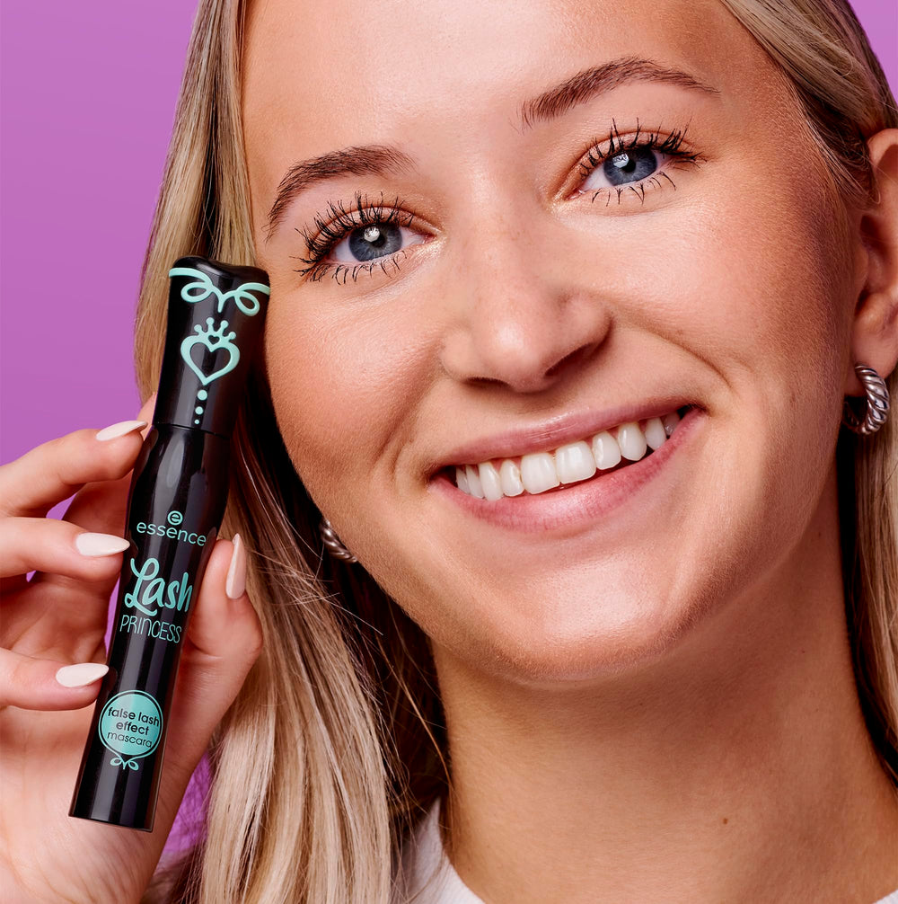 Essence Lash Princess application in hand mirror demonstrating easy control and grooming benefit