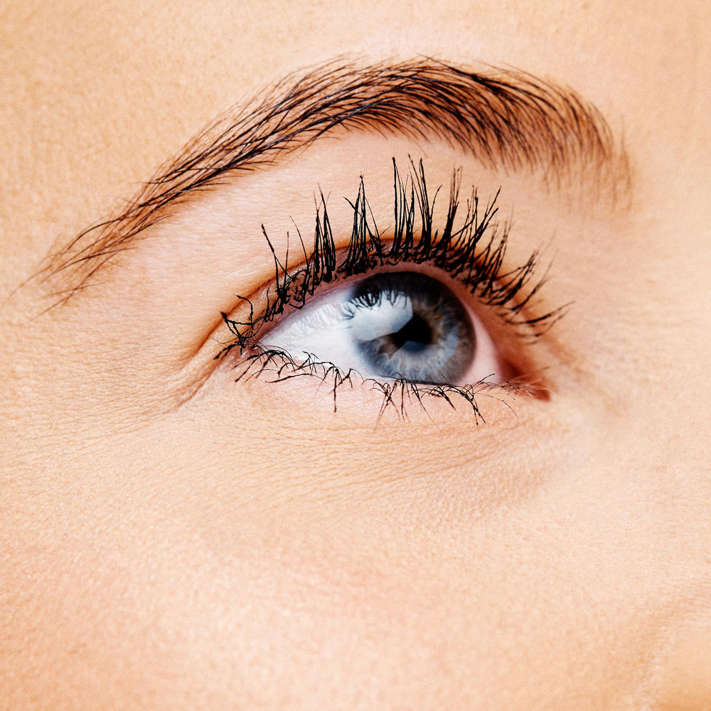 essence Lash Princess Curl & Volume application close-up showing precise mascara tip.