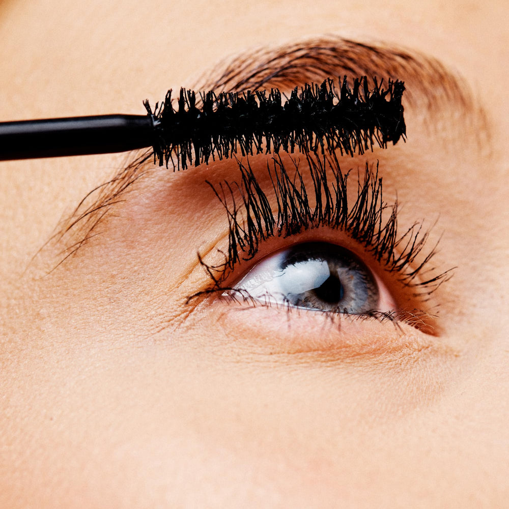 essence Lash Princess Curl & Volume vegan cruelty-free badge indicates ethical cosmetics.