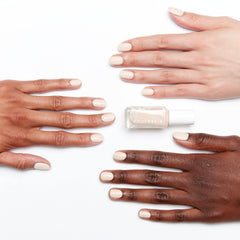 Essie Expressie angled brush application demonstrates easy self-application with both hands