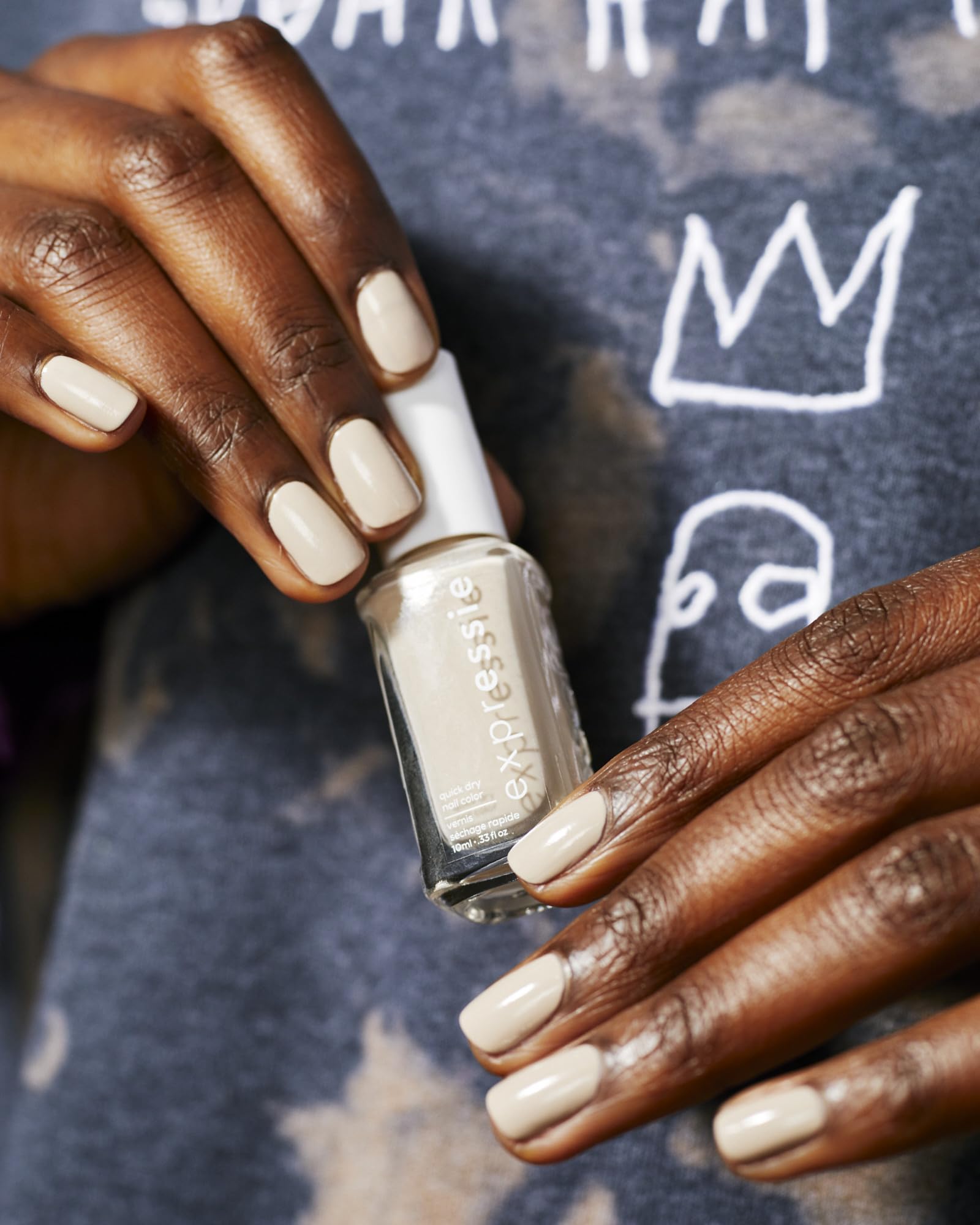 essie expressie packaging with the angled brush graphic.