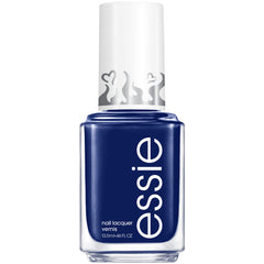 La botella de essie License To Thrill muestra un tono cobalt azul para un look de salón.