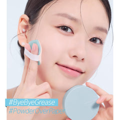 ETUDE SebumSoak Jelly Pressed Powder application demonstrates easy buffing for natural-looking pores.
