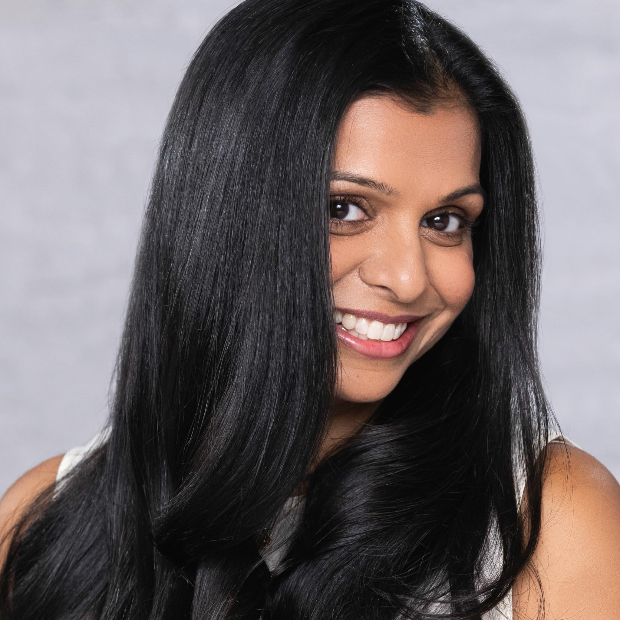 EVOLVh UltraShine Moisture Shampoo ingredients close-up signals fatty acids support.