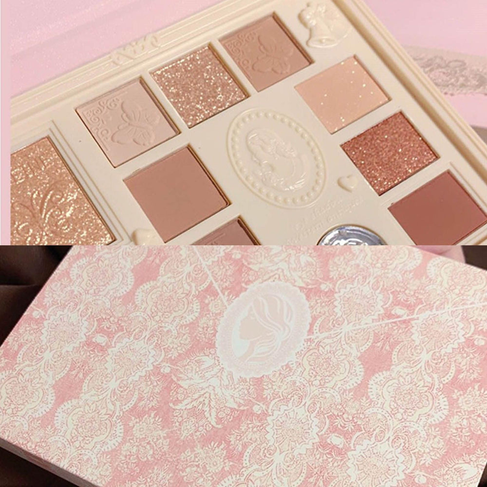 Ezyuanchly Lace palette in-use image highlights blendable pigments for versatile eye artistry.