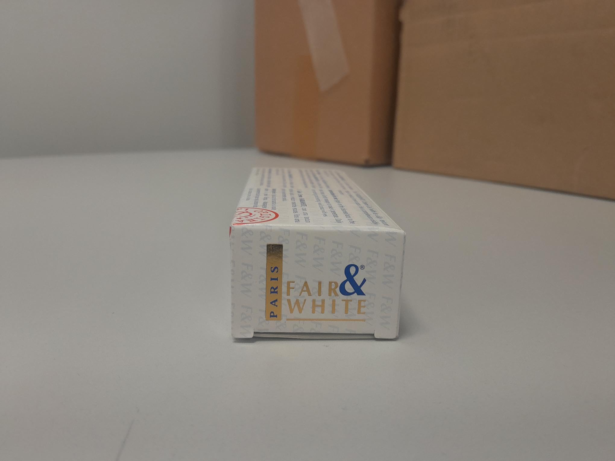 FAIR & WHITE Original gel-cream on armpit demonstrates gentle brightening