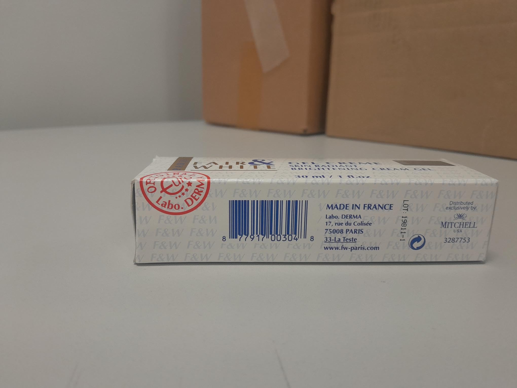 FAIR & WHITE Original gel-cream tube dispenses smoothly