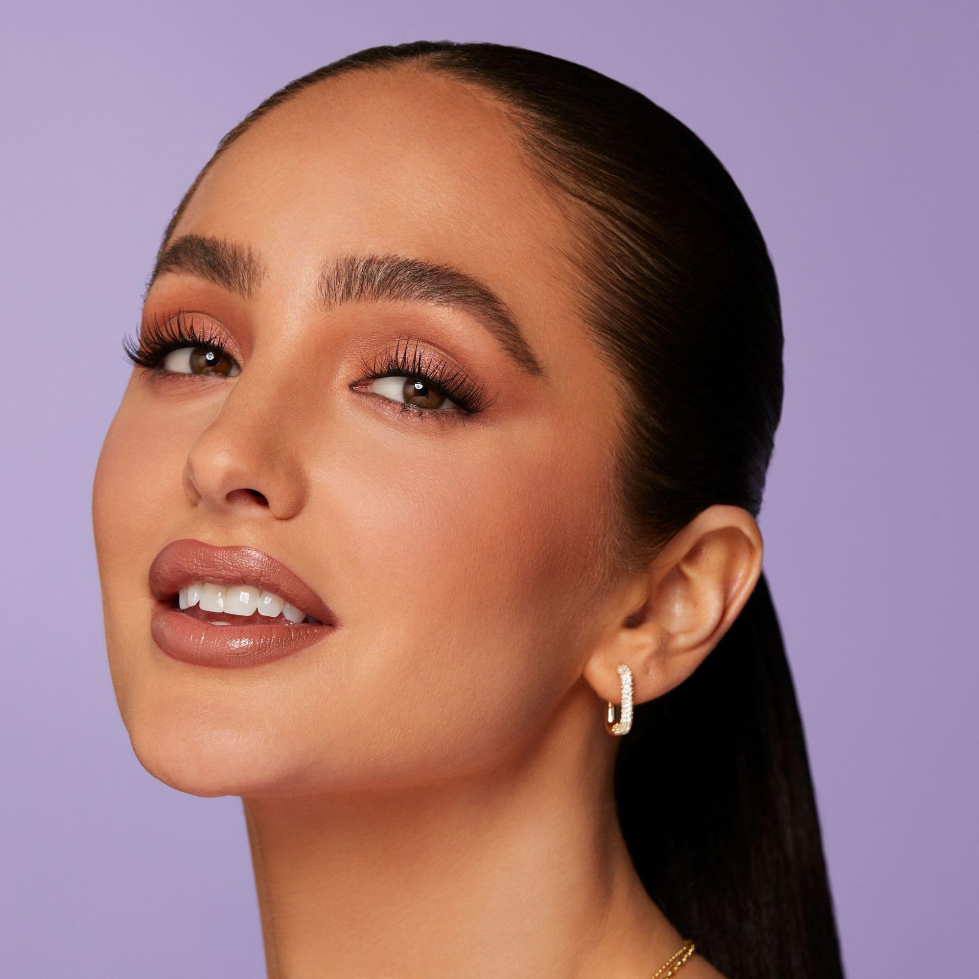 FALSCARA KISS natural-look lashes on model for versatile wear