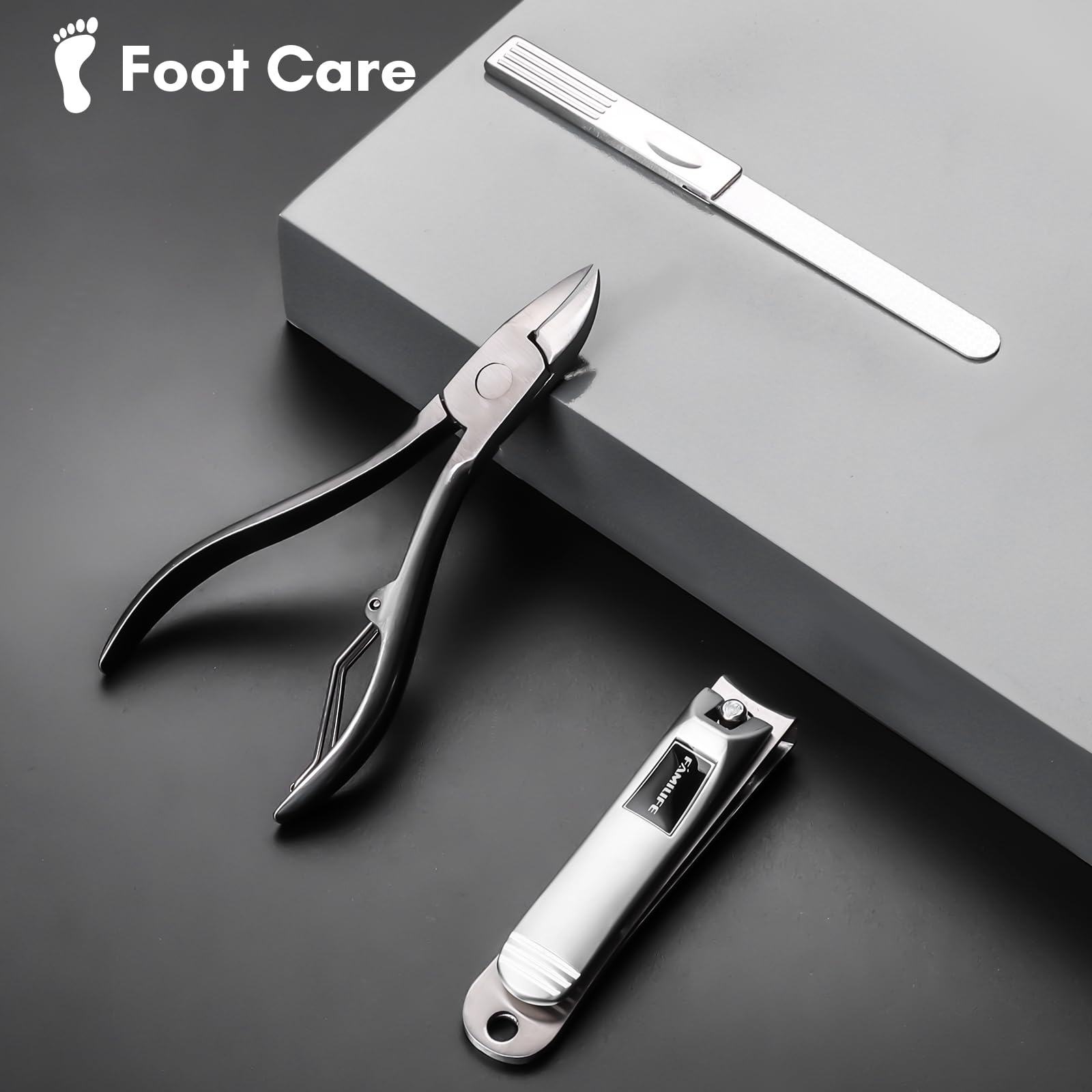 FAMILIFE beauty scissors for precise nail and edge trimming.
