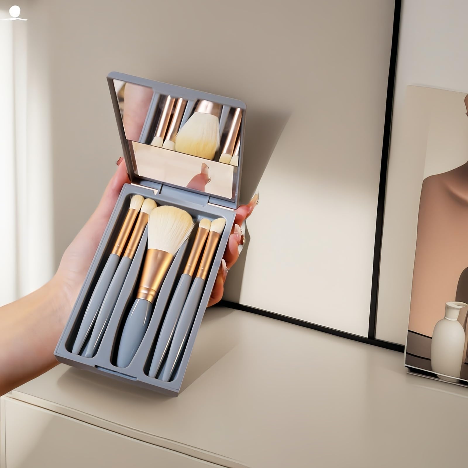FANBODTA eye-blending brush helps create seamless eyeshadow transitions