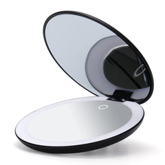Fancii Taylor three lighting settings help color balance makeup in any environment.
