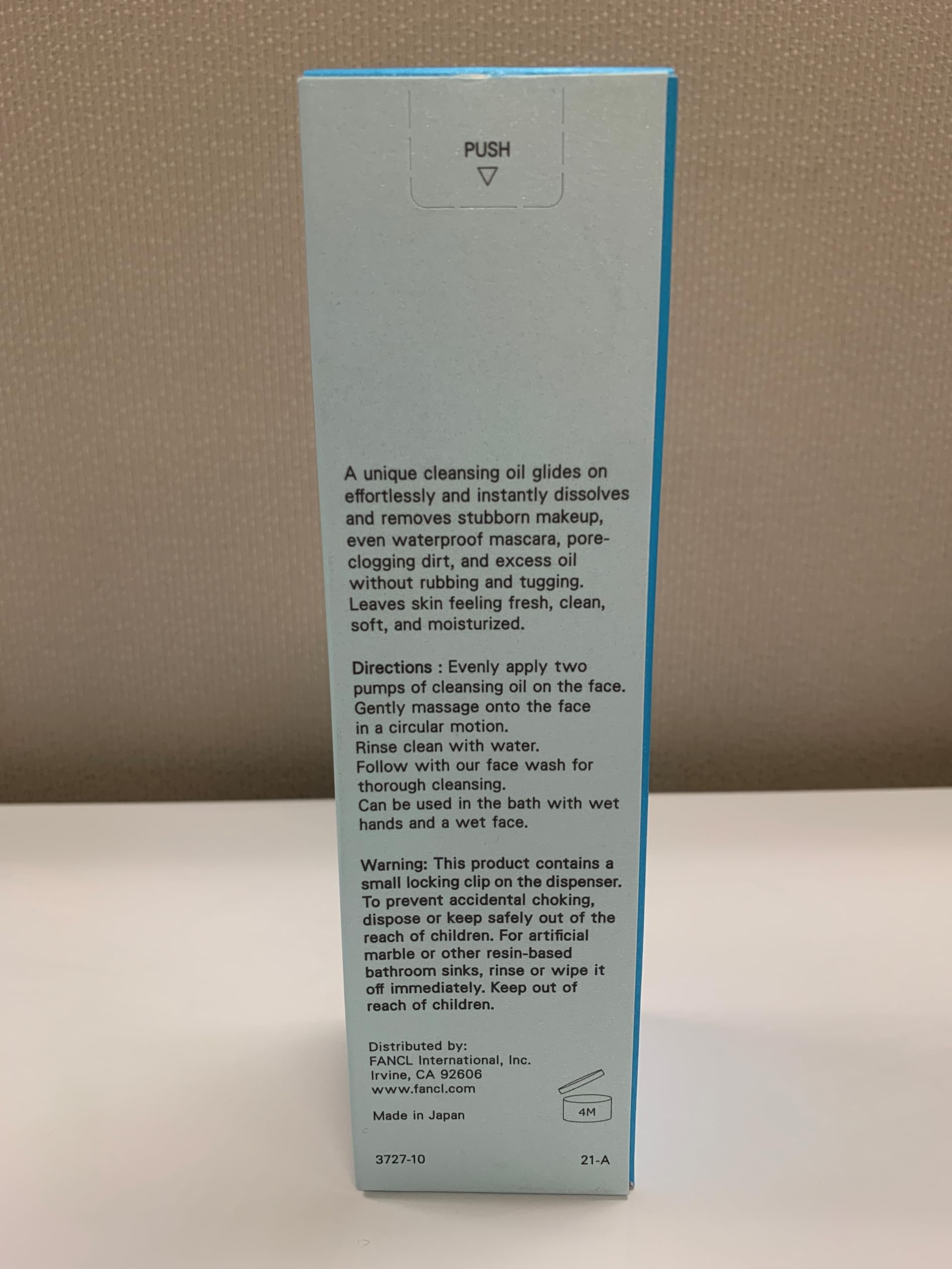 FANCL Mild Cleansing Oil makeup-removal in practice supports gentle cleansing.