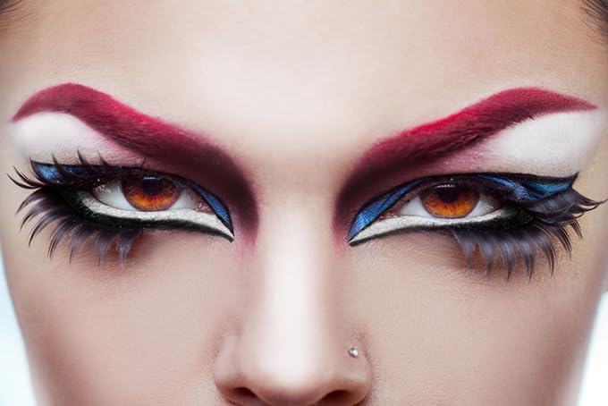 Fashionwu white eyeliner pencil provides precise lining with smooth glide.