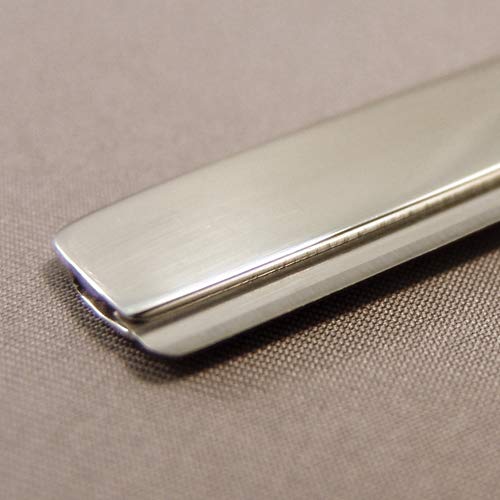 Feather insertion and disposal feature promotes clean blade handling and sanitation.