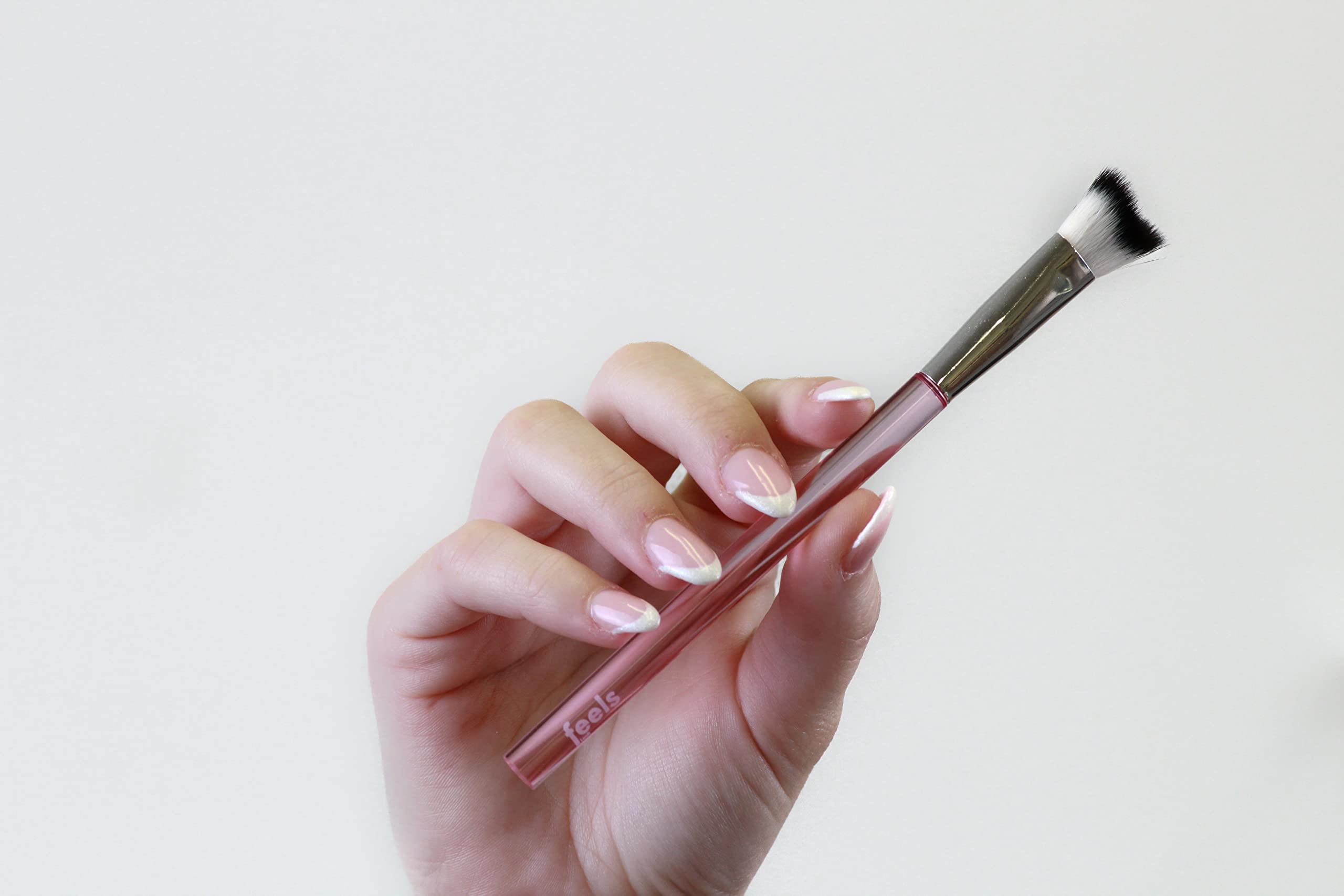 Feels Lash cepillo de limpieza para extensiones, ideal para uso frecuente.