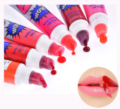 FENGZHAO lip gloss set on lips delivering lasting shine