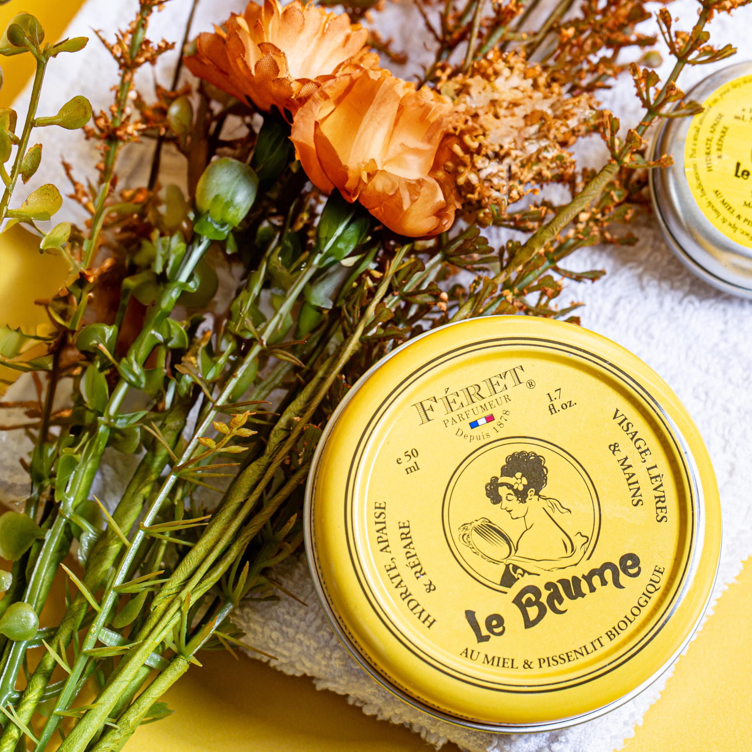 Feret Le Baume Rose Poudre honey conditions lips and skin naturally.