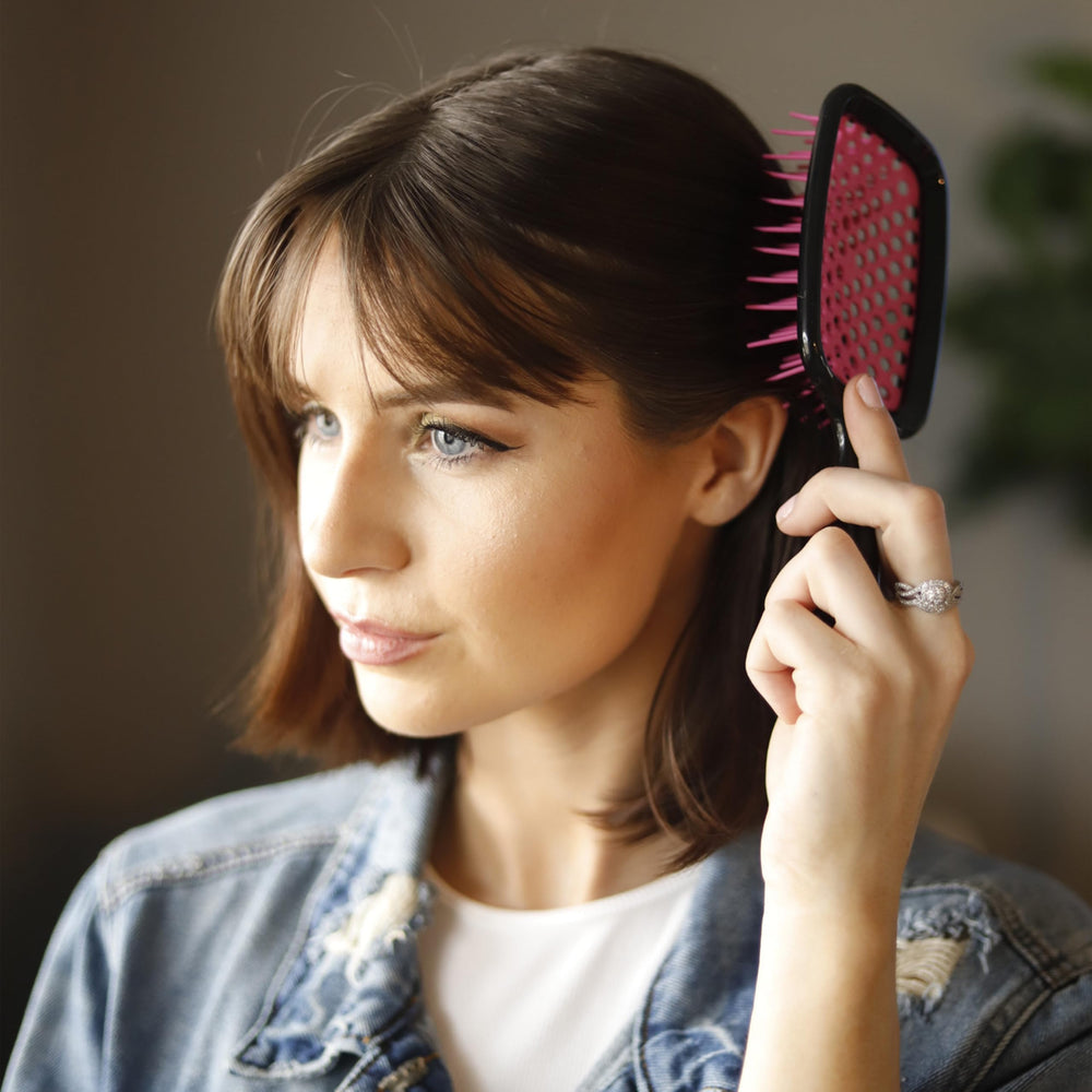 FHI Heat UNbrush on dry hair offers smooth glide and reduced tugging