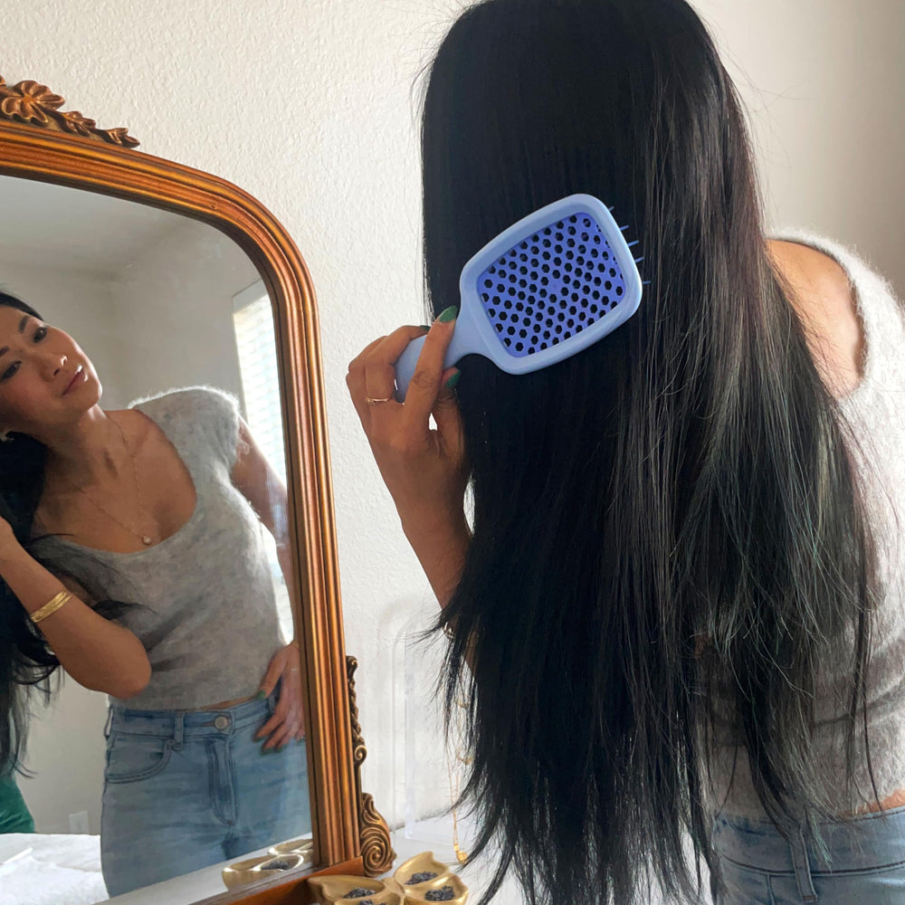 FHI Heat UNbrush with DuoFlex bristles reduces tangles and breakage