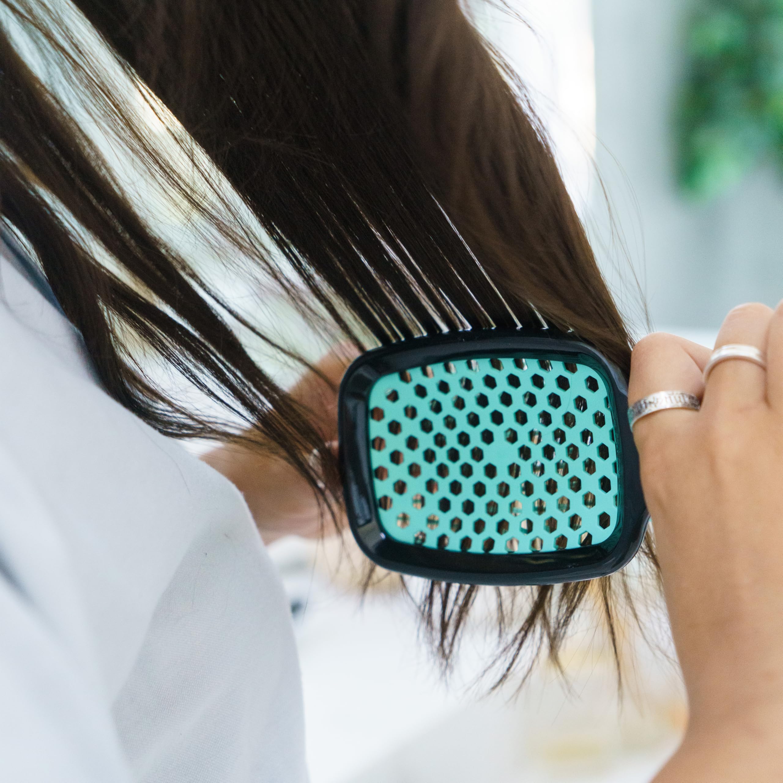 FHI Heat UNbrush family use emphasizes safe routine.