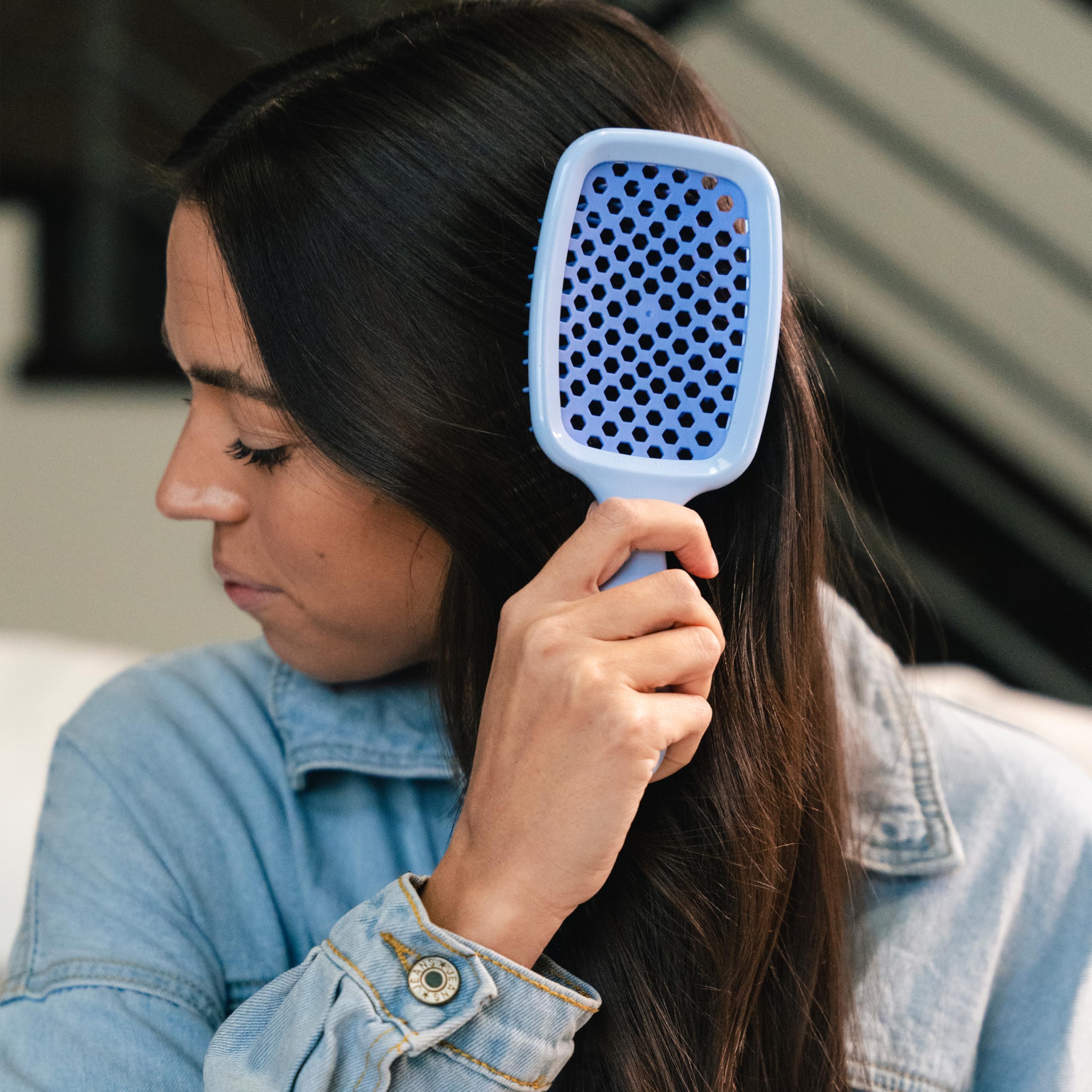 FHI Heat UNbrush on wet-dry hair showing universal detangling for all hair types.